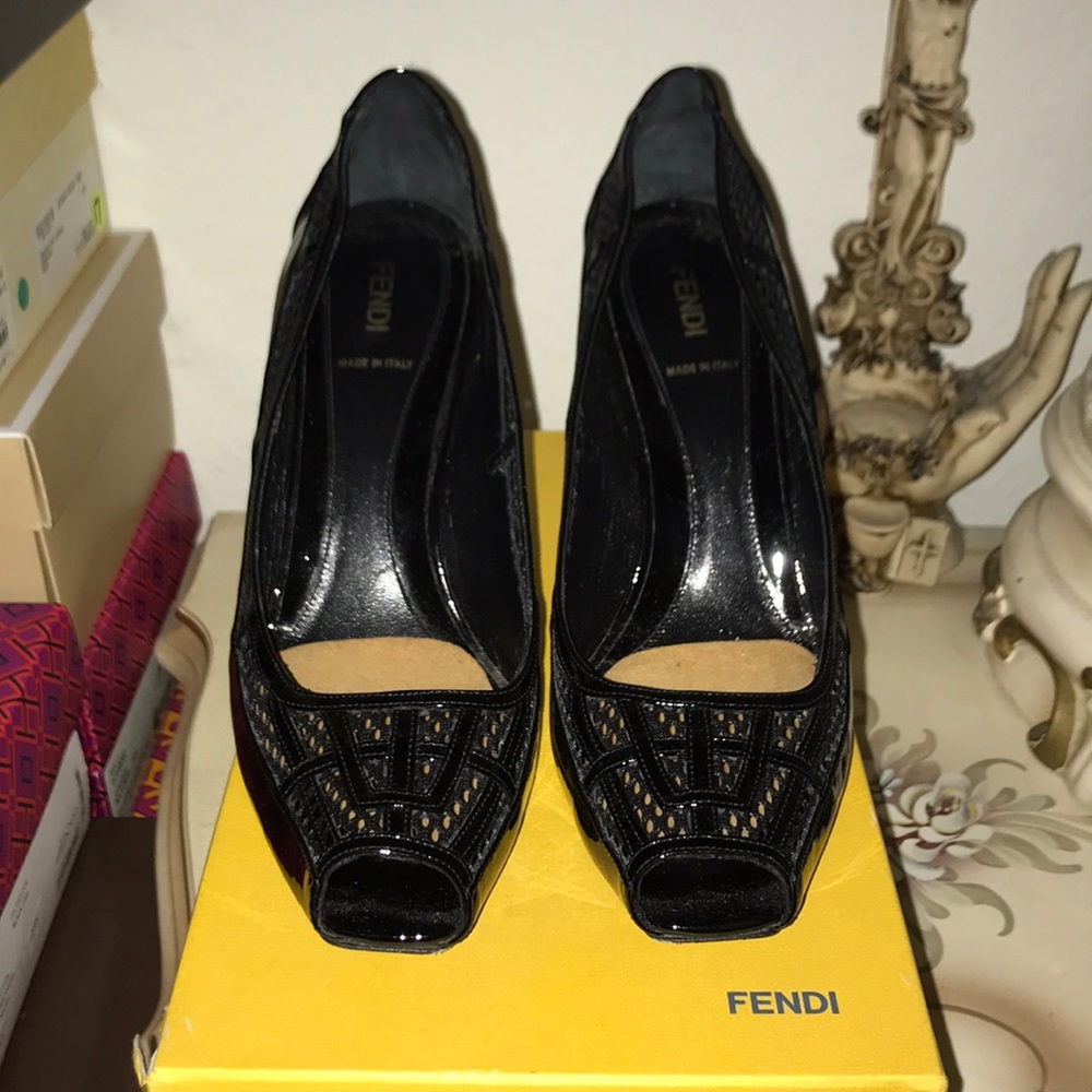 VINTAGE FENDI HEELS